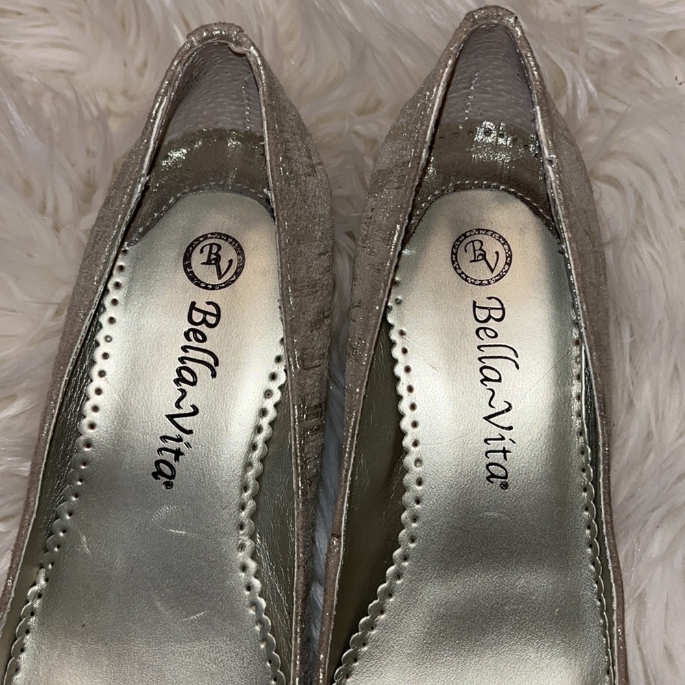 🌸 Bella Vita silver tan heels. Size 5 1/2. 2 1/2” heel. - Picture 3 of 8